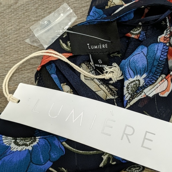 NWT ~ LUMIERE Peplum Hem Flowy Top - Picture 8 of 8